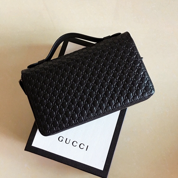 グッチ財布 レプリカ着用イメージ